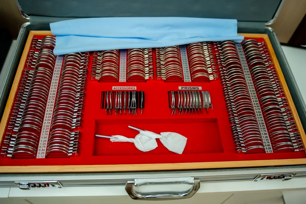 Trusă cu lentile de probă folosită la evaluarea optometrică
